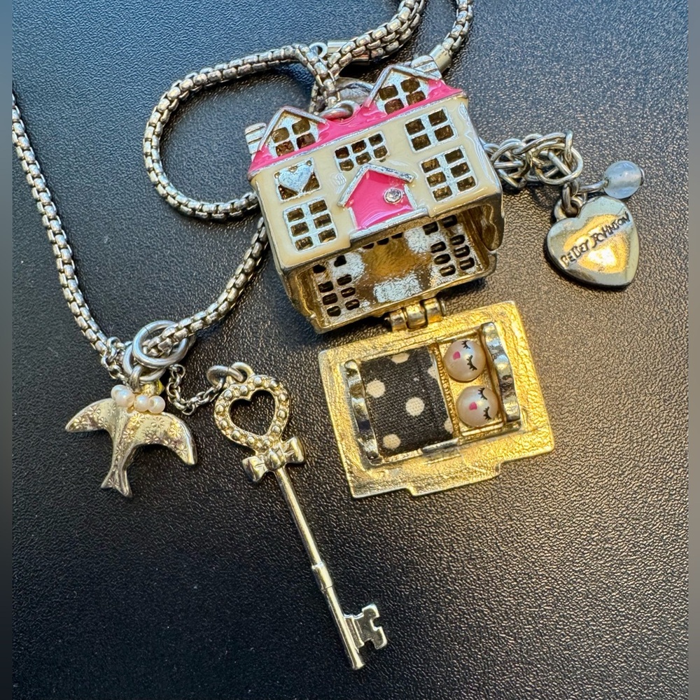 Betsey Johnson Long Pendant House Necklace Hinged to Reveal *VINTAGE, RARE FIND* - Picture 8 of 16